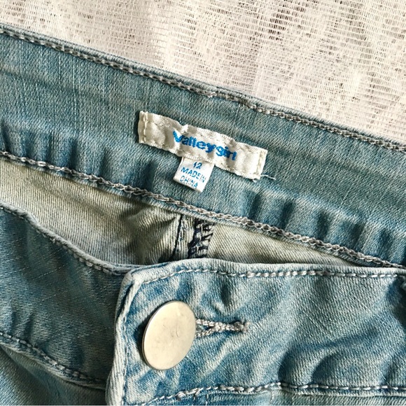 Valleygirl | Y2K low-rise distressed skinny jeans - Picture 5 of 6